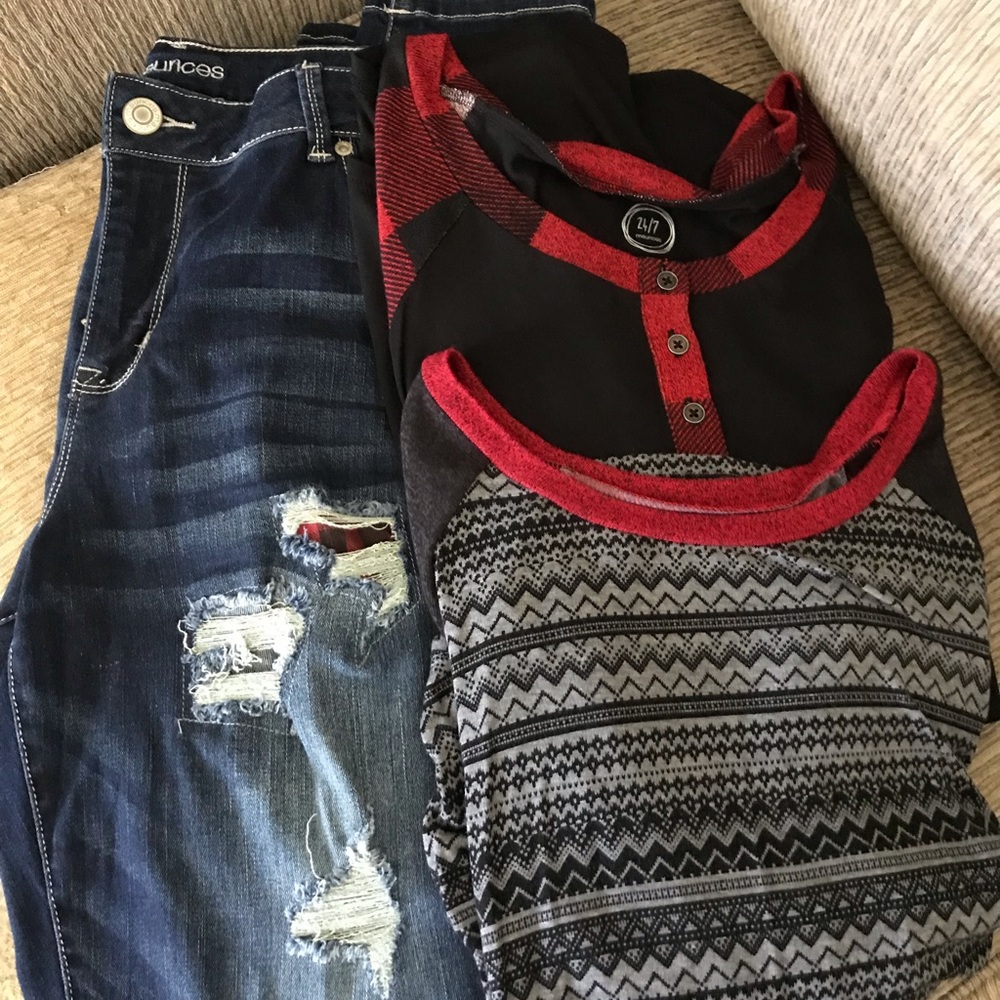 Maurices jeans and 2 coordinated tops NWOT